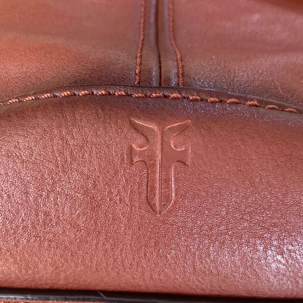 Frye Cognac Brown Leather Crossbody/Satchel Dome Bag with Gold Hardware - GUC - Picture 3 of 7